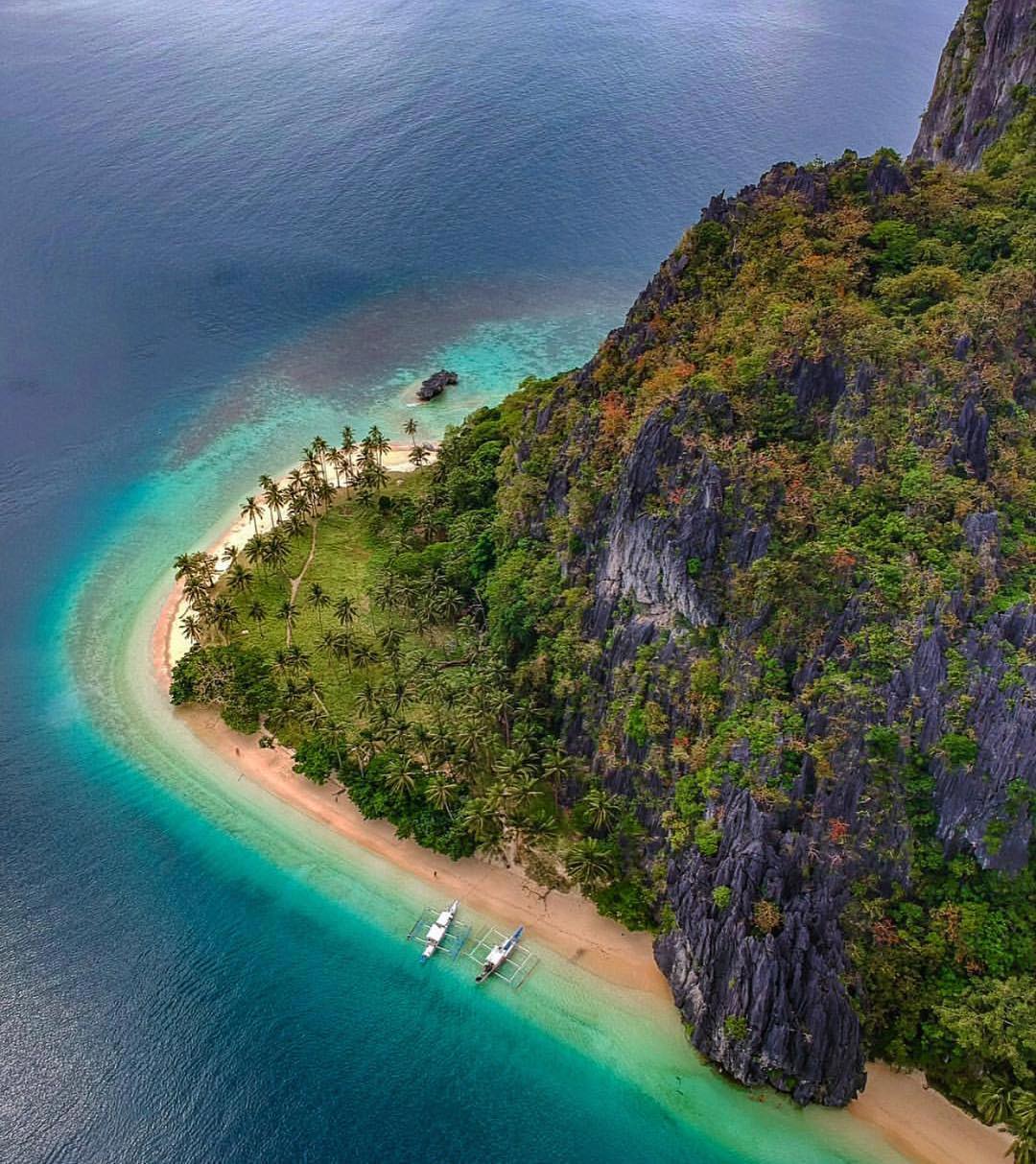 Then there's the lines that fill your eyes with awesomeness. Taken from above and posted by @billnes.