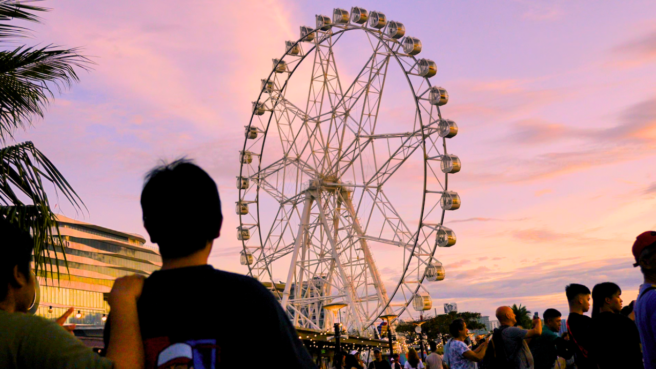 MOA EYE. This is a sight to behold at the SM Mall of Asia complex especially during sunset and at night.