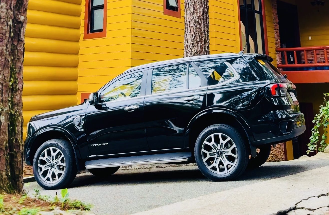 Ford Everest parked outside a bed-and-breakfast in Baguio